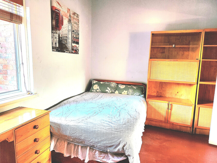 3BR Home in Caulfield South with Air-Conditioning & Private Backyard Oasis