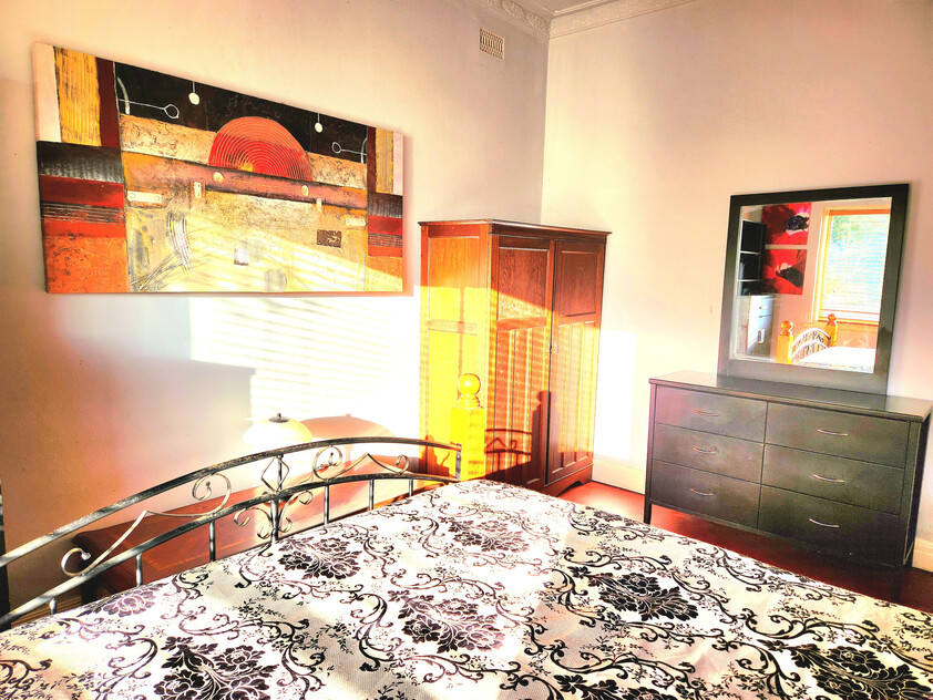 3BR Home in Caulfield South with Air-Conditioning & Private Backyard Oasis