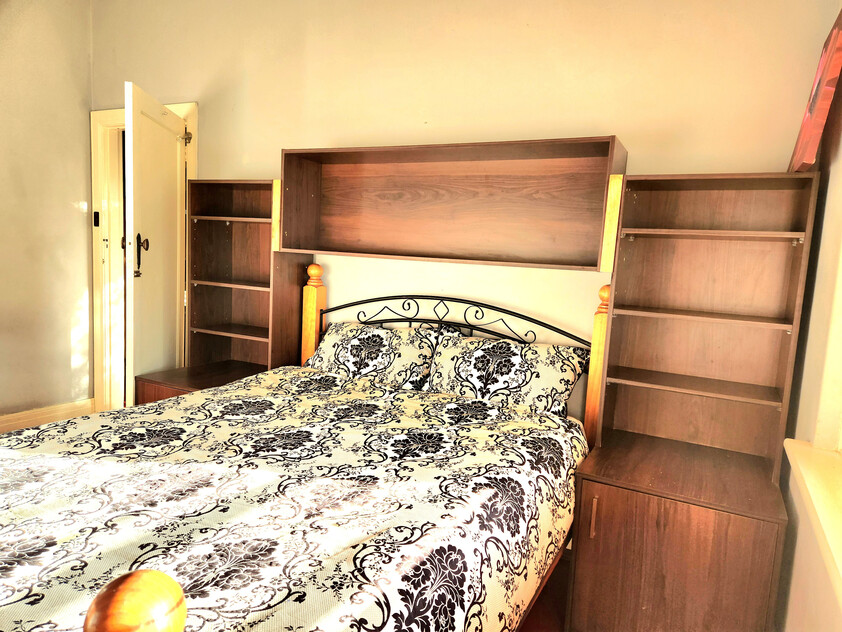 3BR Home in Caulfield South with Air-Conditioning & Private Backyard Oasis