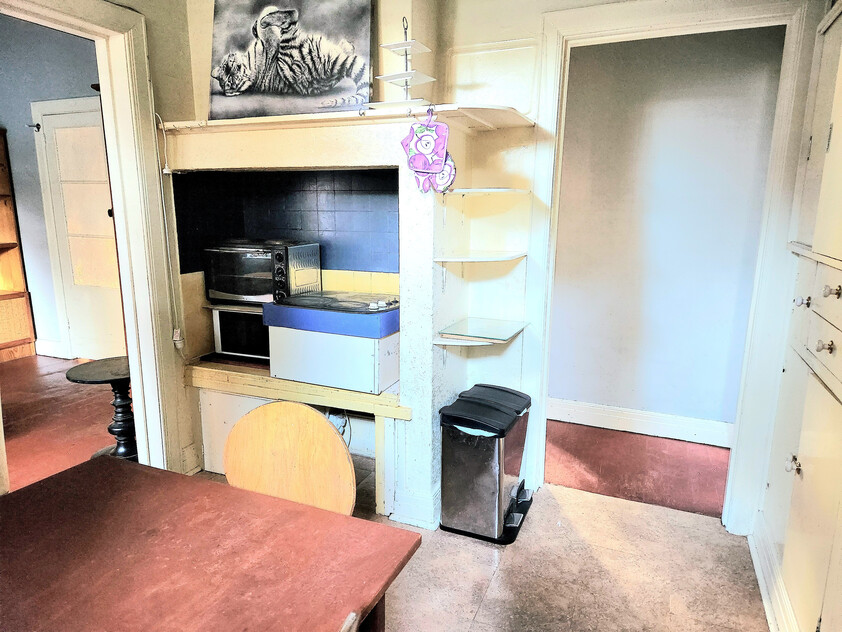 3BR Home in Caulfield South with Air-Conditioning & Private Backyard Oasis