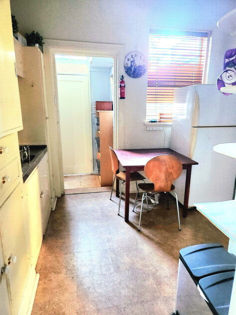 3BR Home in Caulfield South with Air-Conditioning & Private Backyard Oasis
