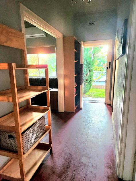 3BR Home in Caulfield South with Air-Conditioning & Private Backyard Oasis
