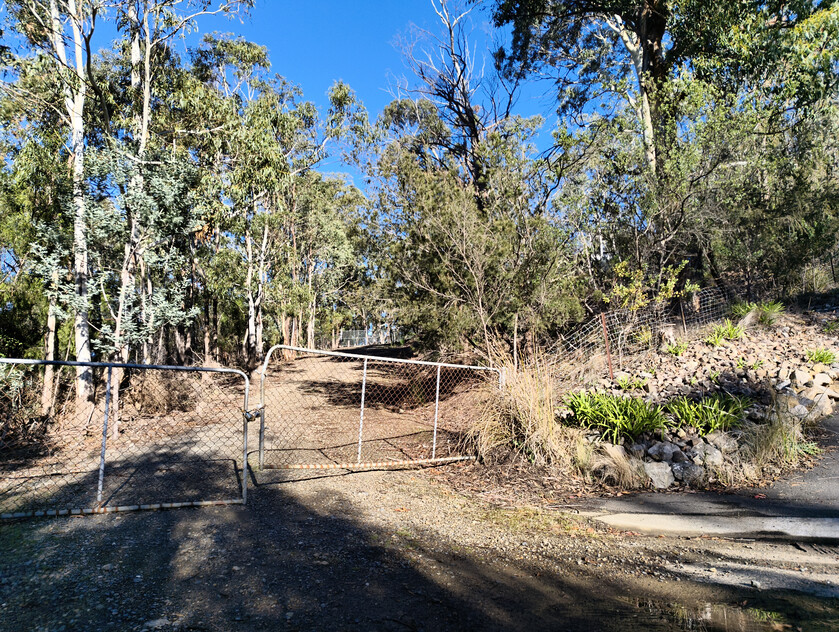 975m² of quiet cul-de-sac privacy with Derwent River views in Taroona
