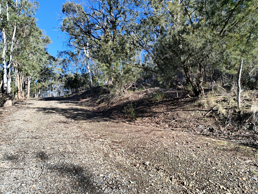 975m² of quiet cul-de-sac privacy with Derwent River views in Taroona