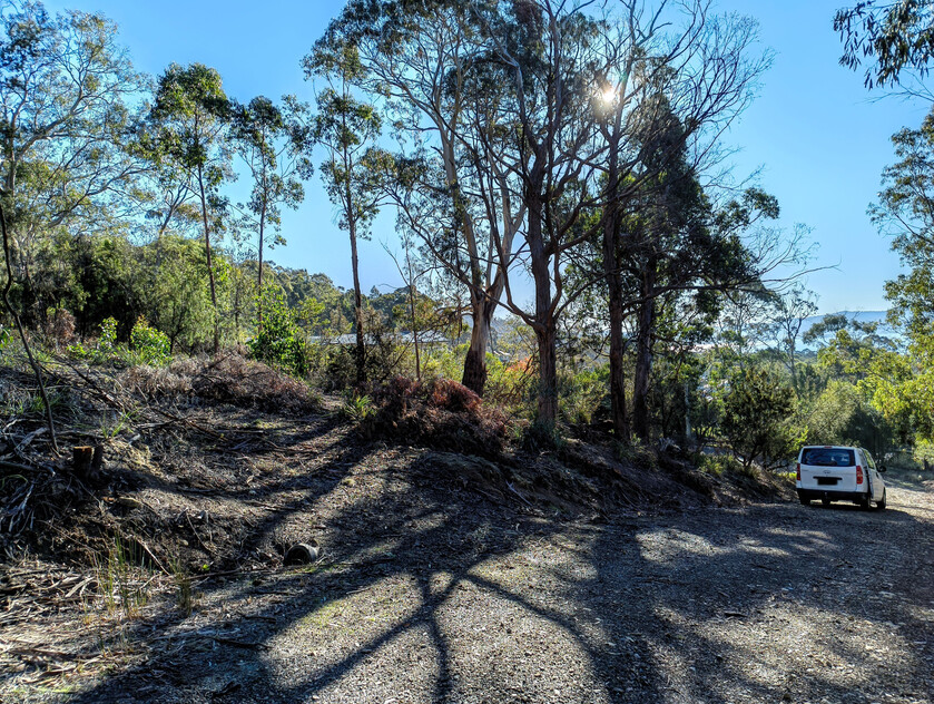 975m² of quiet cul-de-sac privacy with Derwent River views in Taroona