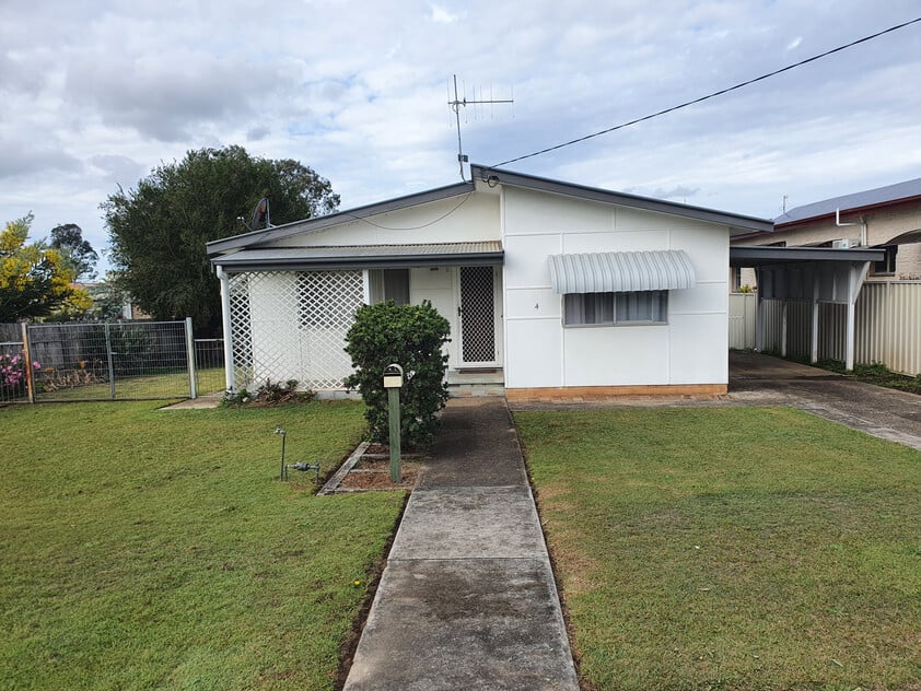 Charming 1960s Cottage with Renovation Potential in a Quiet Wauchope Location