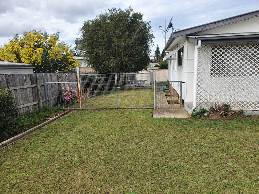 Charming 1960s Cottage with Renovation Potential in a Quiet Wauchope Location