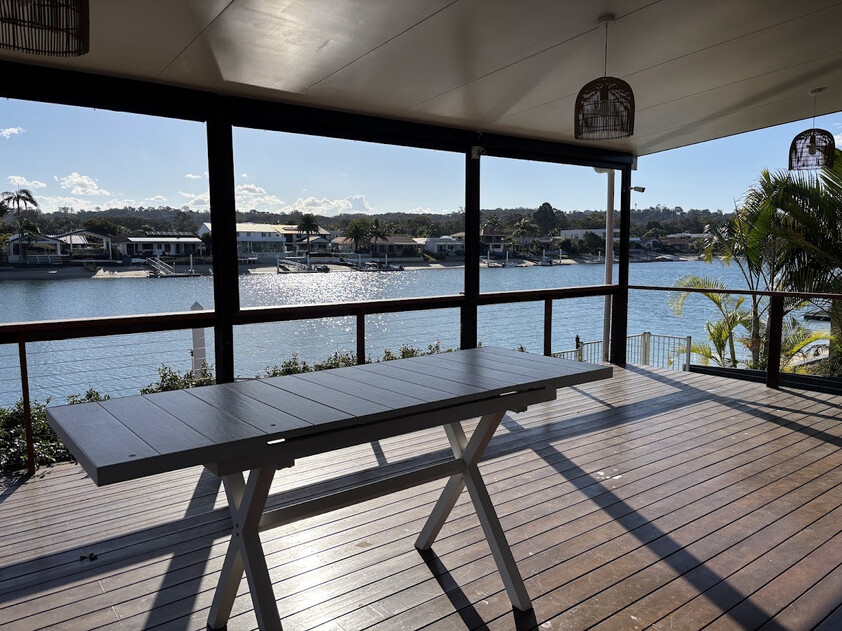 Tallebudgera magic - 20 metre sandy beach, pool, deck and pontoon in fully renovated 4 bedroom home