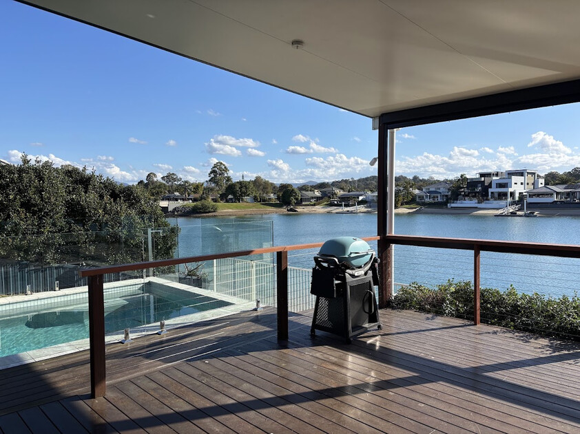 Tallebudgera magic - 20 metre sandy beach, pool, deck and pontoon in fully renovated 4 bedroom home