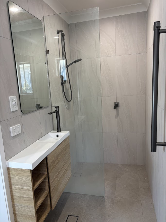 Tallebudgera magic - 20 metre sandy beach, pool, deck and pontoon in fully renovated 4 bedroom home