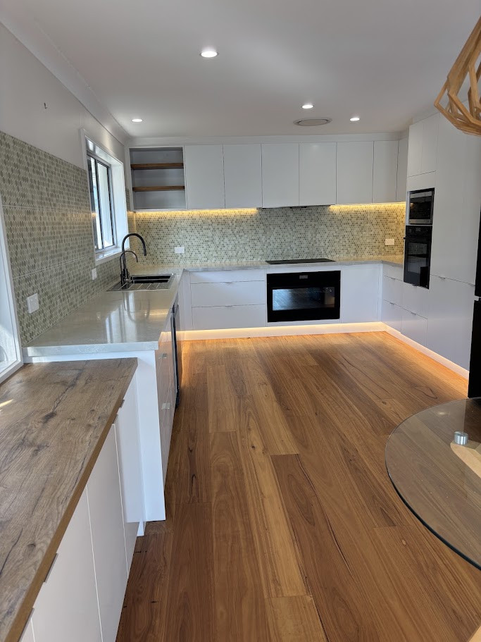 Tallebudgera magic - 20 metre sandy beach, pool, deck and pontoon in fully renovated 4 bedroom home