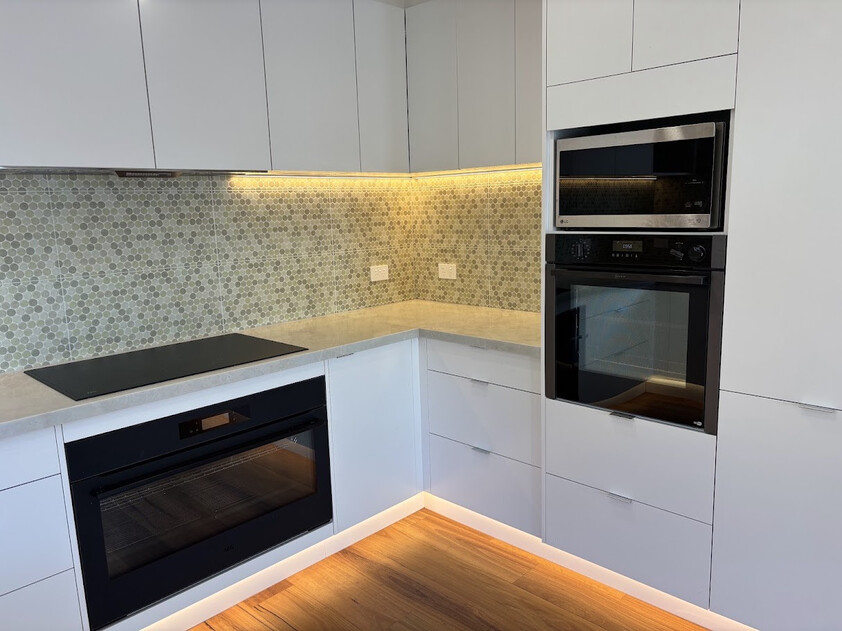 Tallebudgera magic - 20 metre sandy beach, pool, deck and pontoon in fully renovated 4 bedroom home