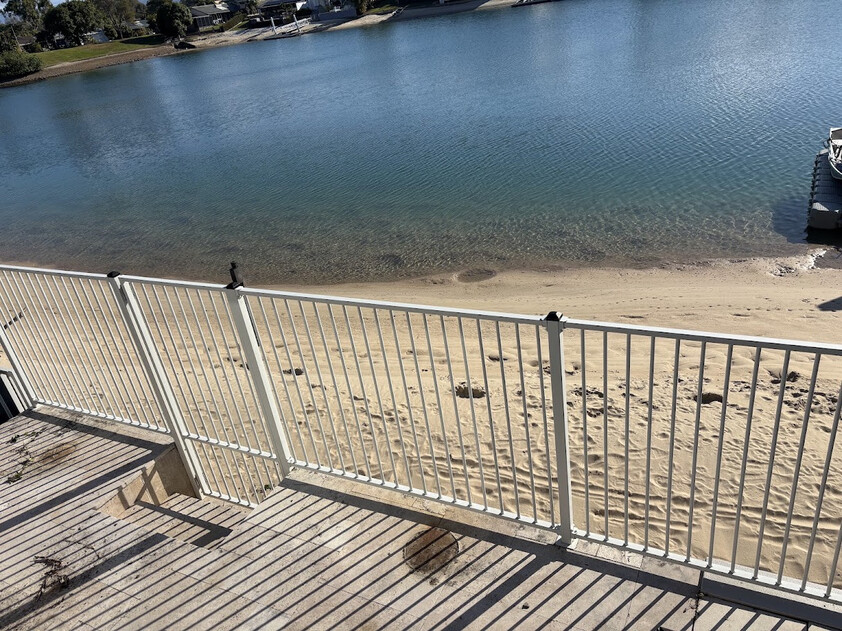 Tallebudgera magic - 20 metre sandy beach, pool, deck and pontoon in fully renovated 4 bedroom home