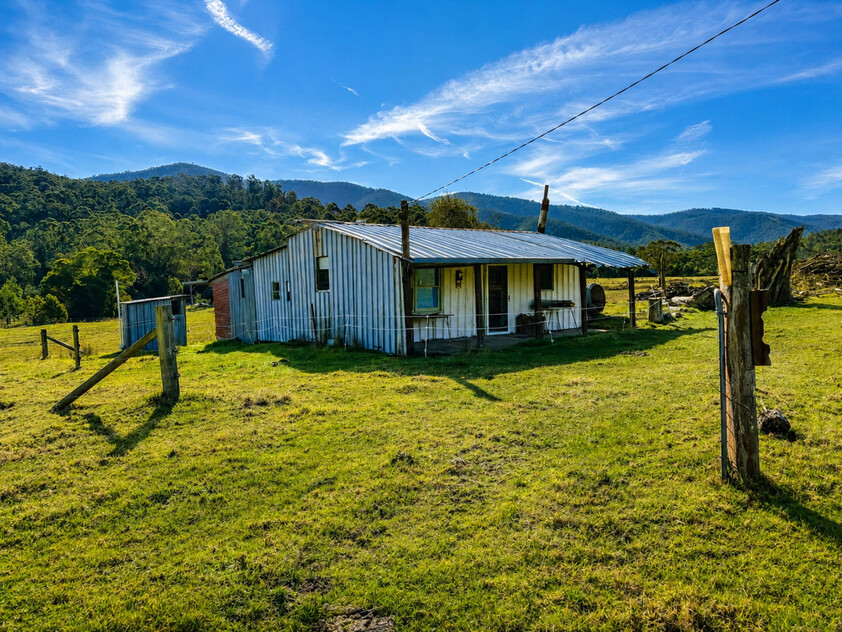 20.9ha Riverfront Farm with Quality Infrastructure & Livestock