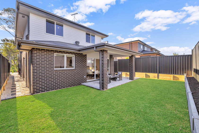 Newly Built Contemporary Corner-Block Family Home with Ground-Floor Guest Suite