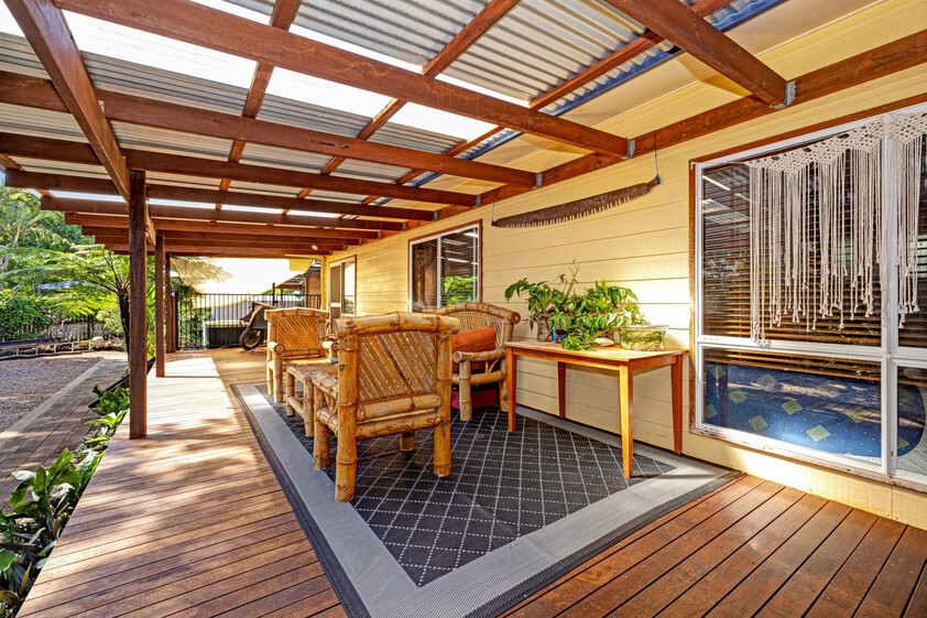 LOCATION, LIFESTYLE & POTENTIAL JUST ONE STREET FROM THE BEACH