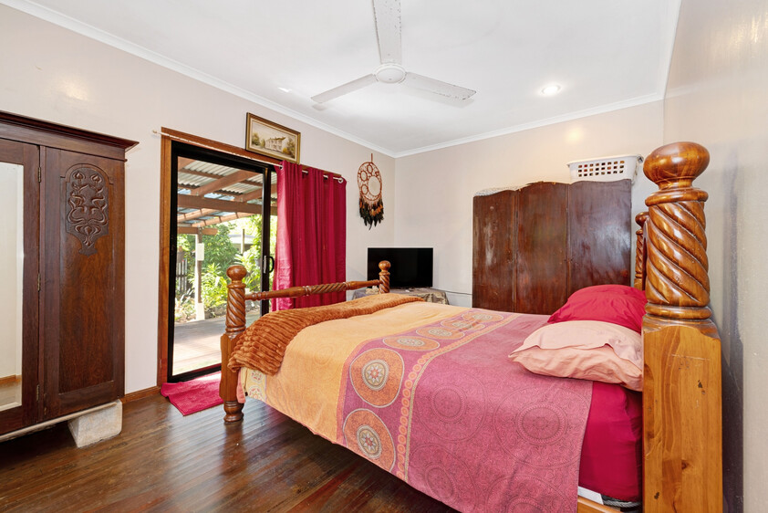 LOCATION, LIFESTYLE & POTENTIAL JUST ONE STREET FROM THE BEACH