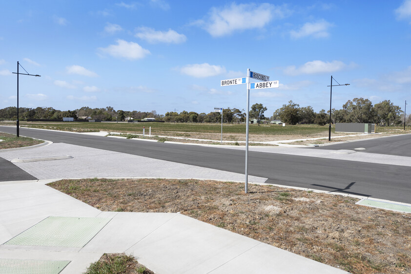 Titled Land Ready to Build on In Prime Southview Estate