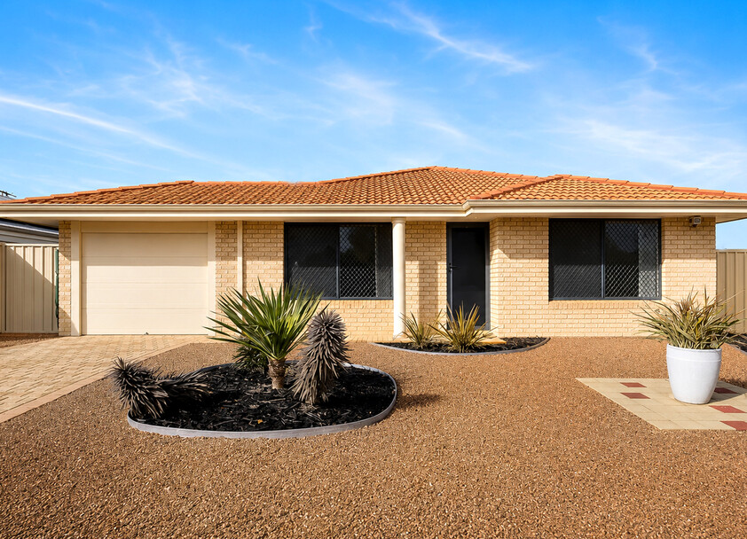 Coastal Home Minutes from Quinns Beach