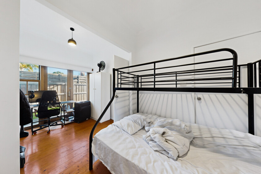 HIGH-YIELD INVESTMENT OR YOUR OWN MASTERPIECE 7 BED, 3 BATH, 3 KITCHEN NEAR PRESTON STATION