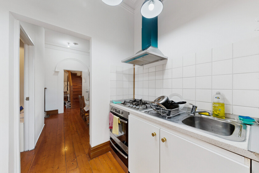 HIGH-YIELD INVESTMENT OR YOUR OWN MASTERPIECE 7 BED, 3 BATH, 3 KITCHEN NEAR PRESTON STATION