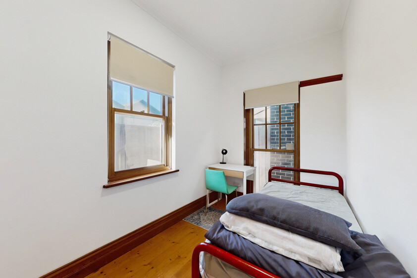 HIGH-YIELD INVESTMENT OR YOUR OWN MASTERPIECE 7 BED, 3 BATH, 3 KITCHEN NEAR PRESTON STATION