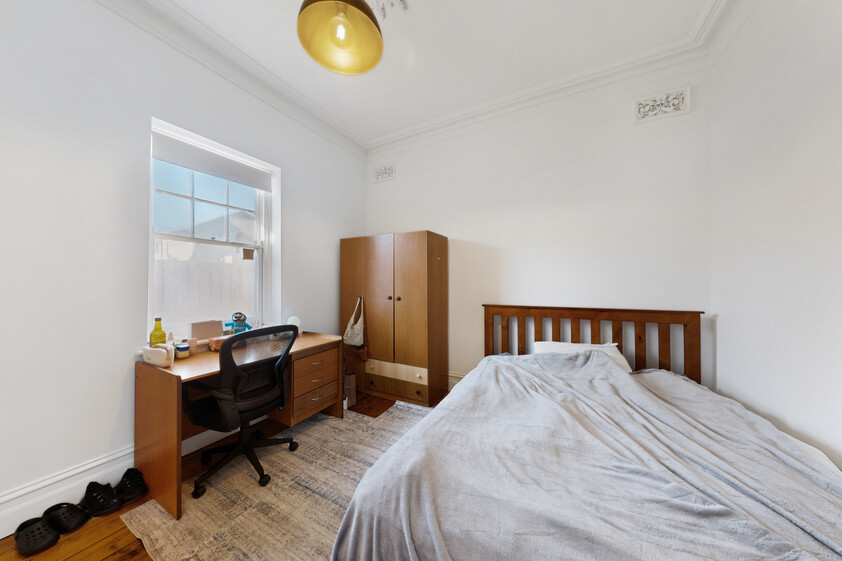 HIGH-YIELD INVESTMENT OR YOUR OWN MASTERPIECE 7 BED, 3 BATH, 3 KITCHEN NEAR PRESTON STATION