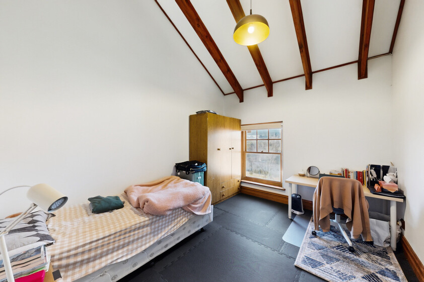 HIGH-YIELD INVESTMENT OR YOUR OWN MASTERPIECE 7 BED, 3 BATH, 3 KITCHEN NEAR PRESTON STATION