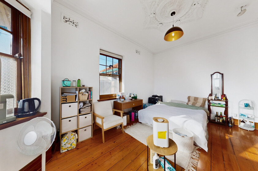 HIGH-YIELD INVESTMENT OR YOUR OWN MASTERPIECE 7 BED, 3 BATH, 3 KITCHEN NEAR PRESTON STATION