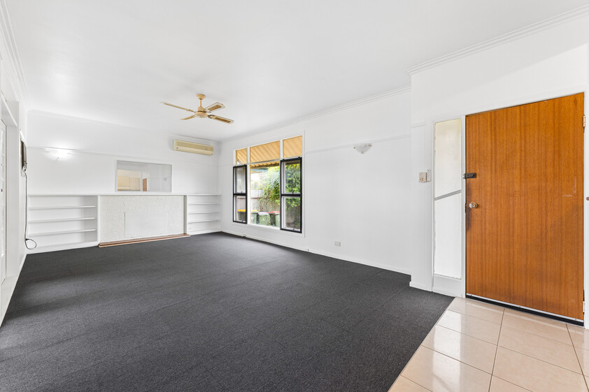 WALK TO IRYMPLE SHOPPING COMFORTABLE 3-BEDROOM HOME WITH GREAT OUTDOOR LIVING