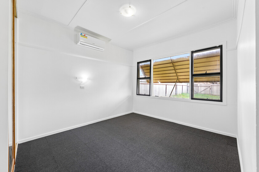 WALK TO IRYMPLE SHOPPING COMFORTABLE 3-BEDROOM HOME WITH GREAT OUTDOOR LIVING