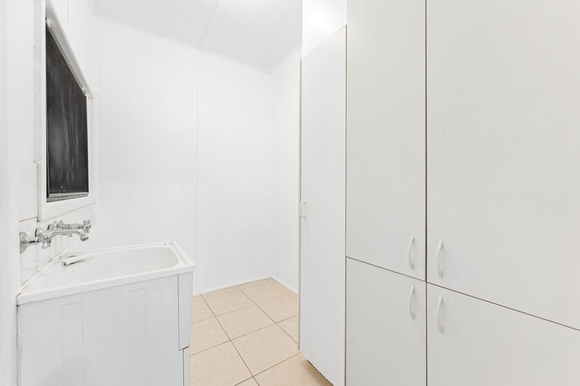 WALK TO IRYMPLE SHOPPING COMFORTABLE 3-BEDROOM HOME WITH GREAT OUTDOOR LIVING