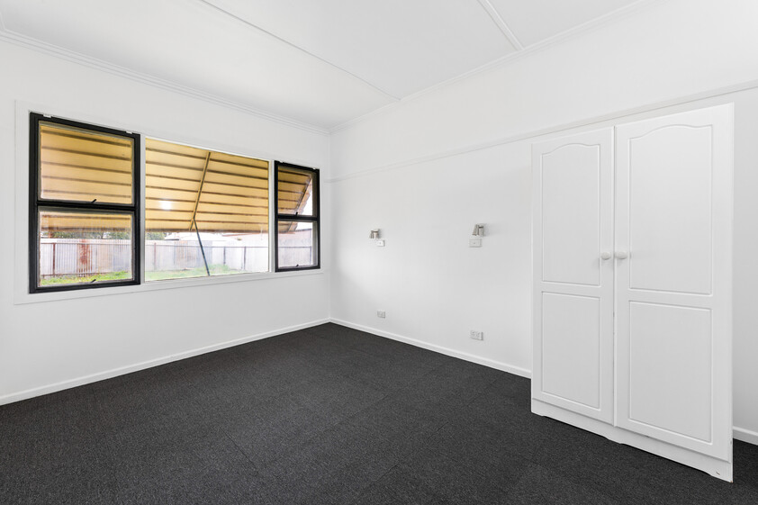 WALK TO IRYMPLE SHOPPING COMFORTABLE 3-BEDROOM HOME WITH GREAT OUTDOOR LIVING