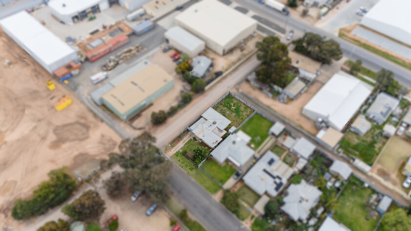 WALK TO IRYMPLE SHOPPING COMFORTABLE 3-BEDROOM HOME WITH GREAT OUTDOOR LIVING
