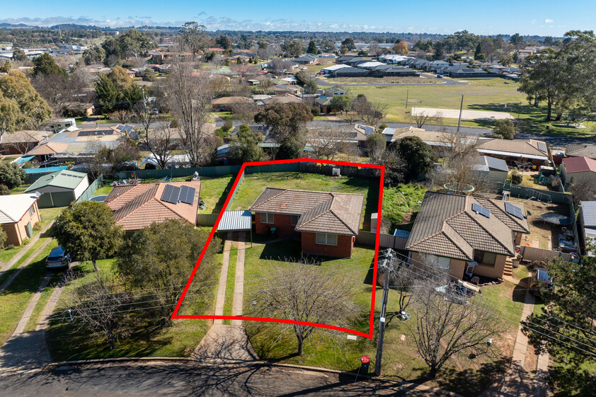 3 BEDROOM RENOVATED BRICK & TILE HOME - QUIET LOCATION INVEST, NEST OR EXPAND
