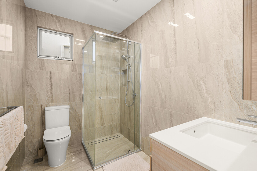 Near New, Waterfront Luxury Flat, Furnished, Utilities Included, Broadbeach Waters