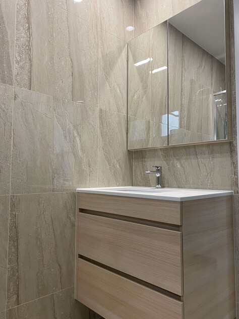 Near New, Waterfront Luxury Flat, Furnished, Utilities Included, Broadbeach Waters