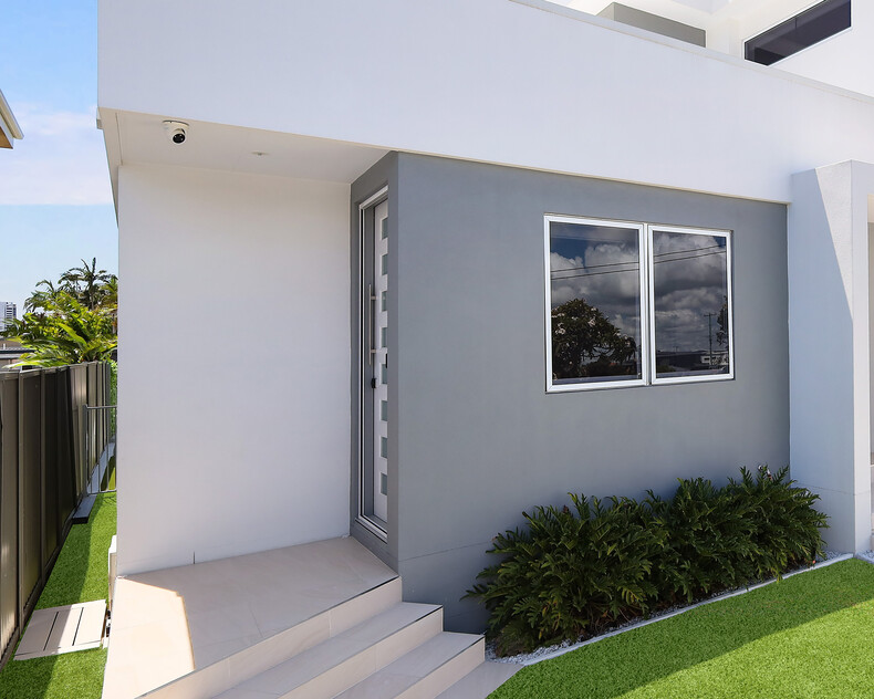Near New, Waterfront Luxury Flat, Furnished, Utilities Included, Broadbeach Waters
