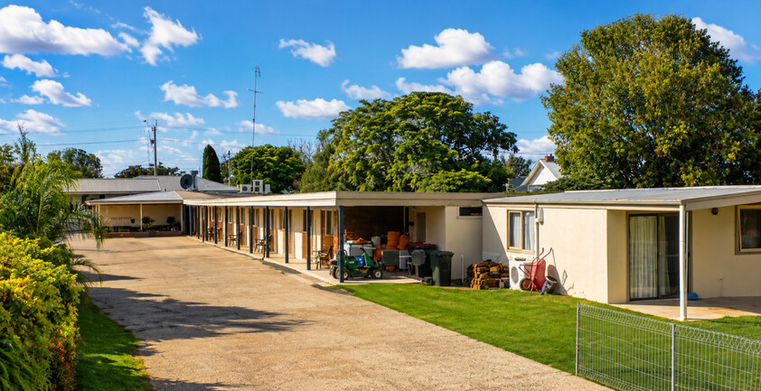Freehold Motel & Restaurant Investment with Long-Term Lease