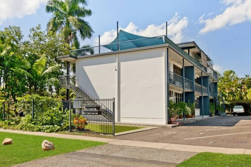Live by the Sea Stylish Ground Floor Living with a Private Tropical Courtyard