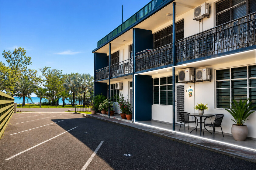 Live by the Sea Stylish Ground Floor Living with a Private Tropical Courtyard