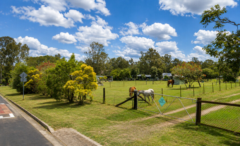 Beautifully Renovated Queensland Cottage on 4,047m² Horse Ready & Dual Access