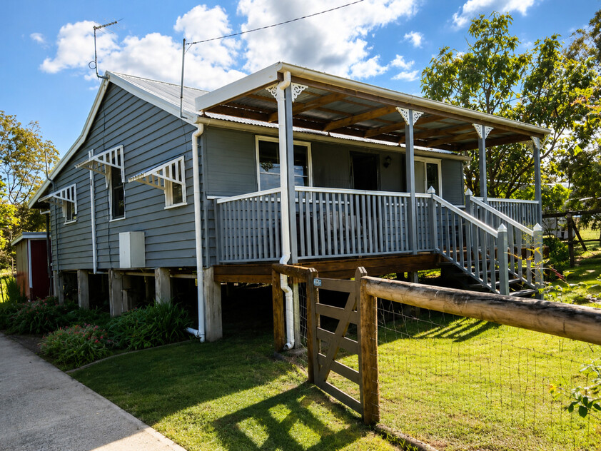 Beautifully Renovated Queensland Cottage on 4,047m² Horse Ready & Dual Access