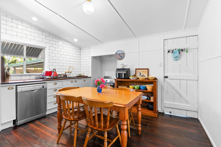 Beautifully Renovated Queensland Cottage on 4,047m² Horse Ready & Dual Access