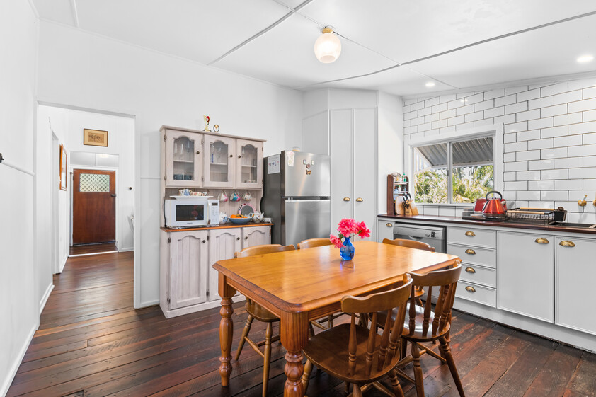 Beautifully Renovated Queensland Cottage on 4,047m² Horse Ready & Dual Access
