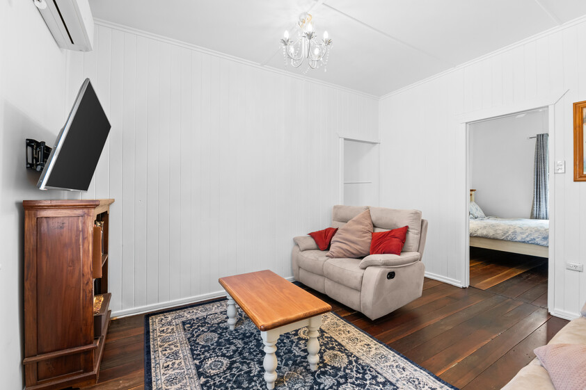 Beautifully Renovated Queensland Cottage on 4,047m² Horse Ready & Dual Access