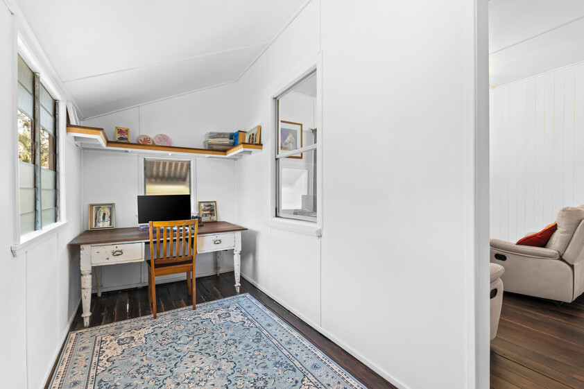 Beautifully Renovated Queensland Cottage on 4,047m² Horse Ready & Dual Access