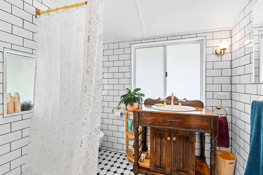 Beautifully Renovated Queensland Cottage on 4,047m² Horse Ready & Dual Access