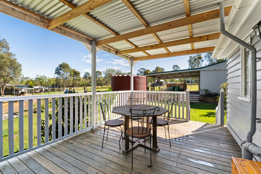 Beautifully Renovated Queensland Cottage on 4,047m² Horse Ready & Dual Access