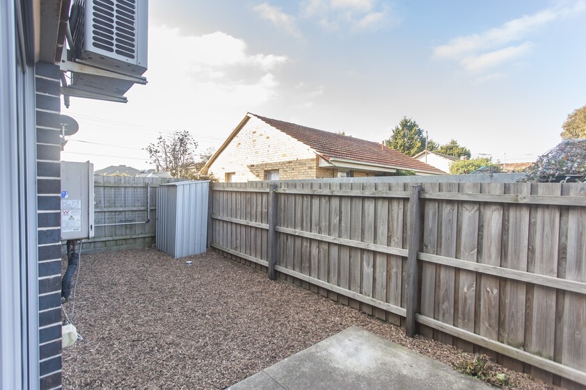 2-BEDROOM TOWNHOUSE 1 MINUTE WALK TO TRAIN STATION